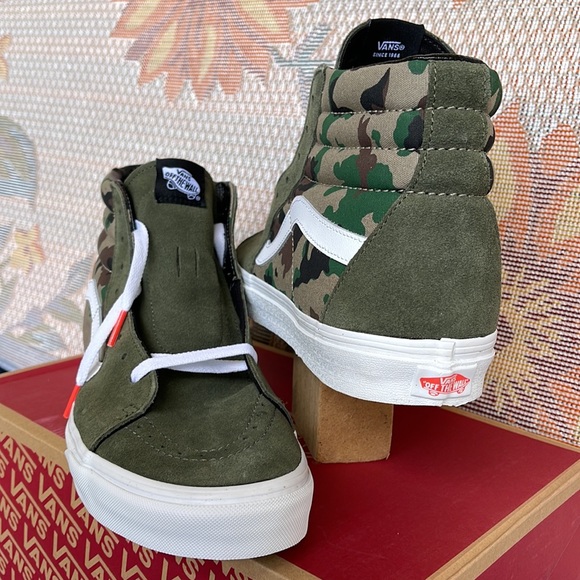 Vans Men’s Sk8-Hi
Camo Olive/White
VN0005U933
Sneakers - Picture 10 of 16